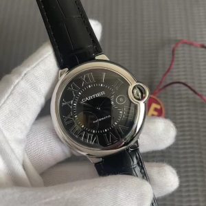 AF Quality! Natural Light Photography! Cartier Ballon Bleu 42mm Series. Large three-hand black dial with black leather strap, Seagull 2824 mechanical movement, 5-layer fish-eye sapphire crystal. Rounded and elegant, exuding noble charm. [Case] Watch dimensions: 42mm x 13mm. 316L stainless steel case meticulously polished by AF watchmakers, radiating brilliant luster!